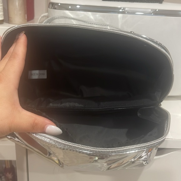 New with tags and packaging Bloomingdales limited edition cosmetic cube🎉🎉🎉 - Picture 3 of 4